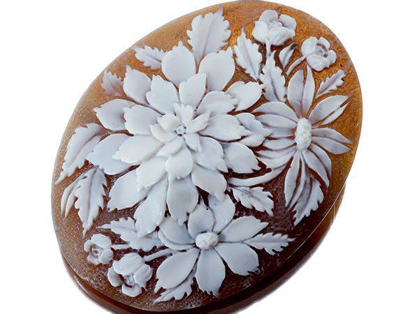 ジュエリー 作家品 裏面サイン刻印有 咲き誇る花々 シェルカメオルース 49.7ｍｍ×37.9ｍｍ a2835o 送料無料
