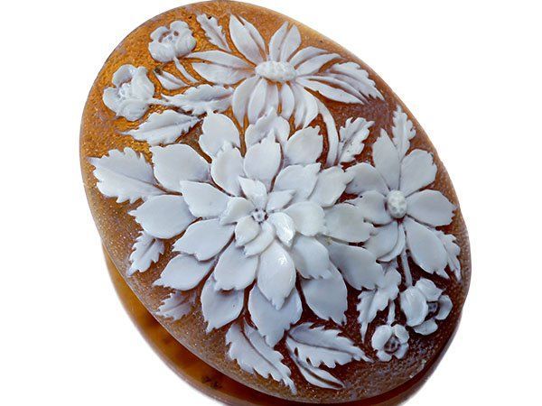 ジュエリー 作家品 裏面サイン刻印有 咲き誇る花々 シェルカメオルース 49.7ｍｍ×37.9ｍｍ a2835o 送料無料