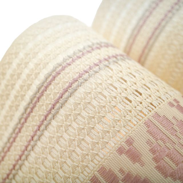 アイボリー 淡ピンク