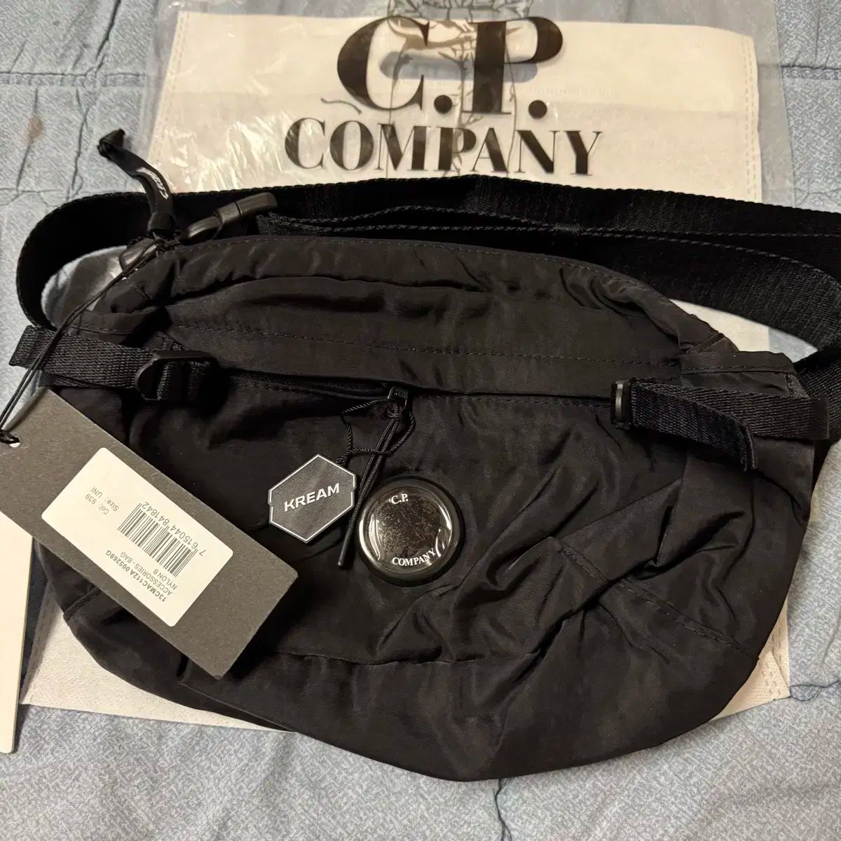C P カンパニー ブラック ナイロン ヒップバッグ