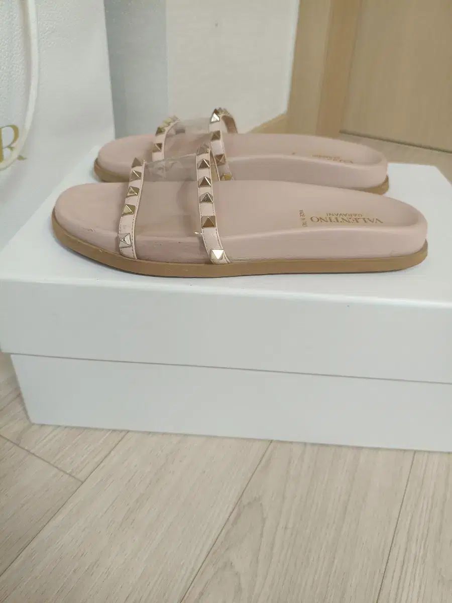 正規品37 ヴァレンティノ ロックスタッズ スリッパ パンク 235 245