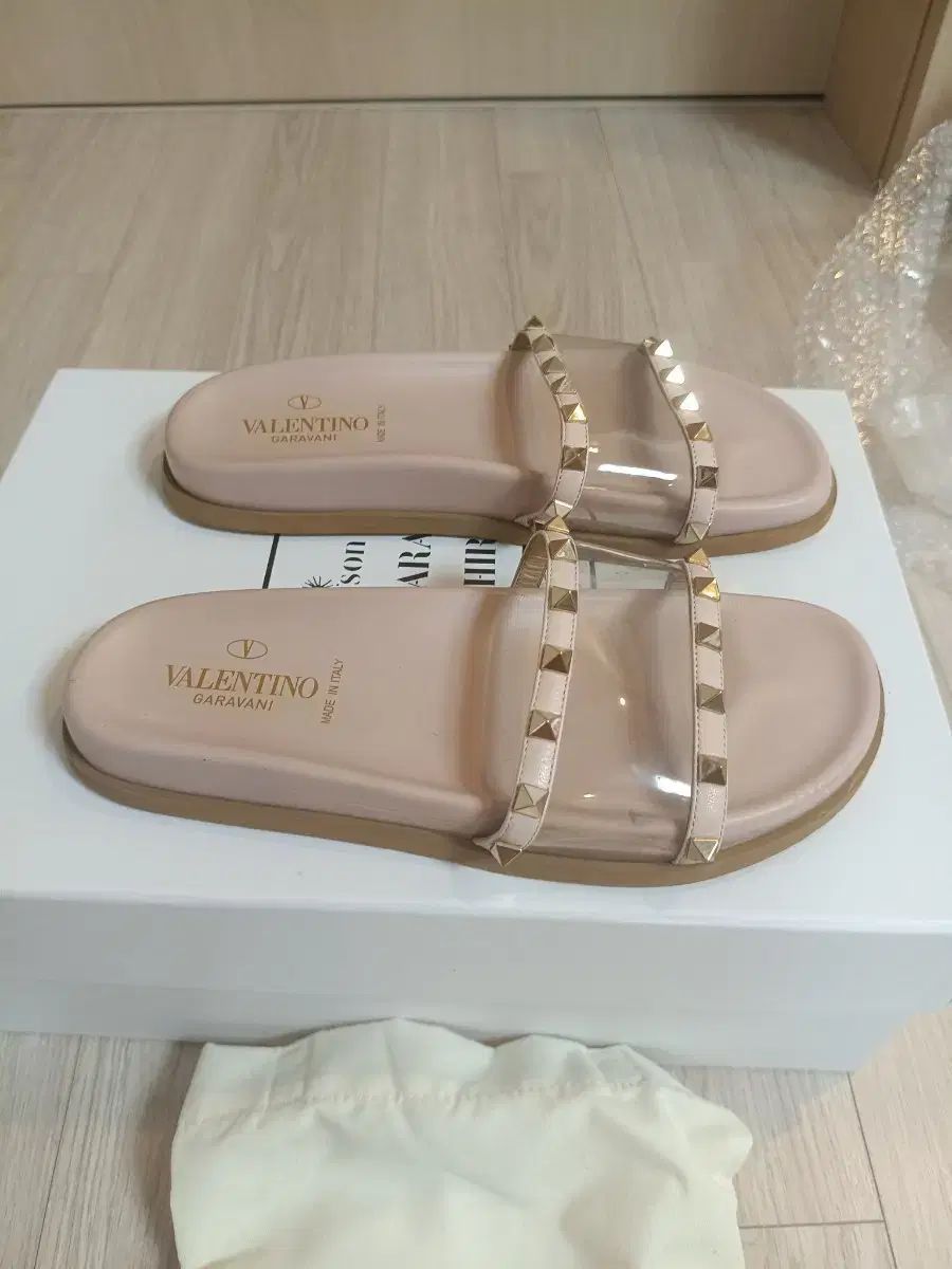 正規品37 ヴァレンティノ ロックスタッズ スリッパ パンク 235 245