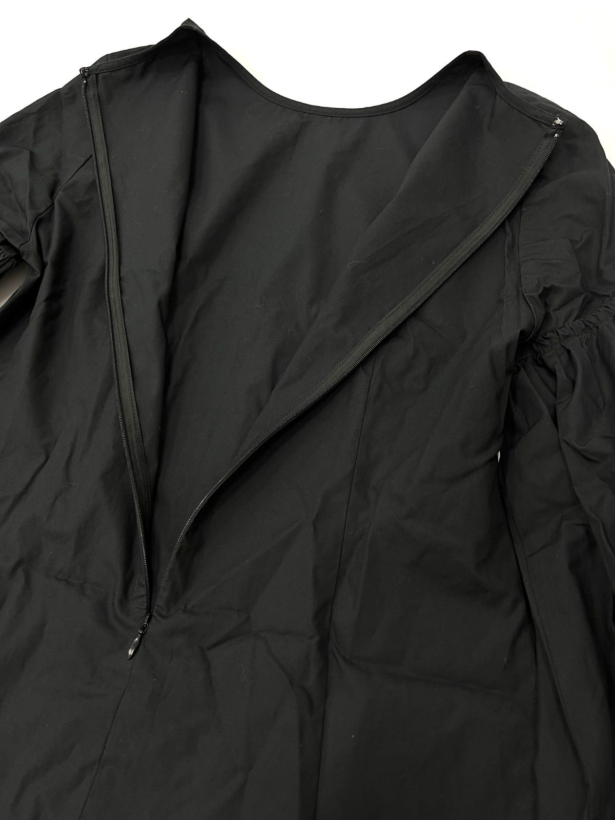 バルーンスリーブクルーネックブラック