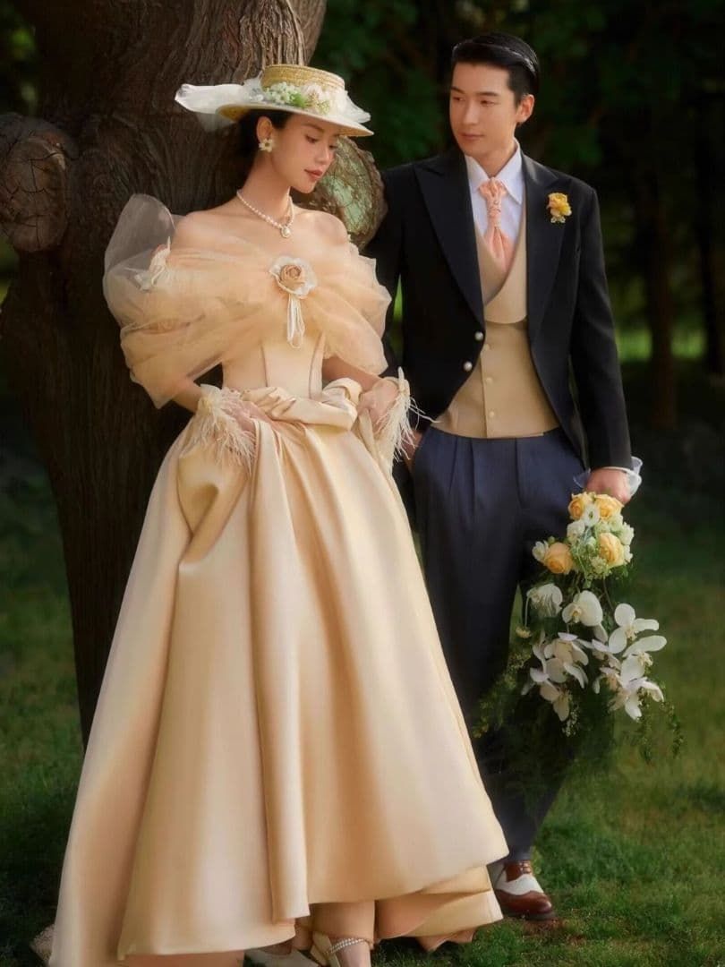 ️淡いベージュとチュール袖が優雅なクラシカルガーデンドレス