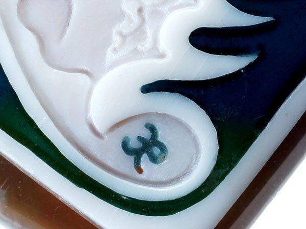 ベーシック ジュエリー 作家品 サイン刻印有 伏し目の貴婦人 シェルカメオルース＆エナメル 40.8ｍｍ×32.4ｍｍ a2839o 送料無料