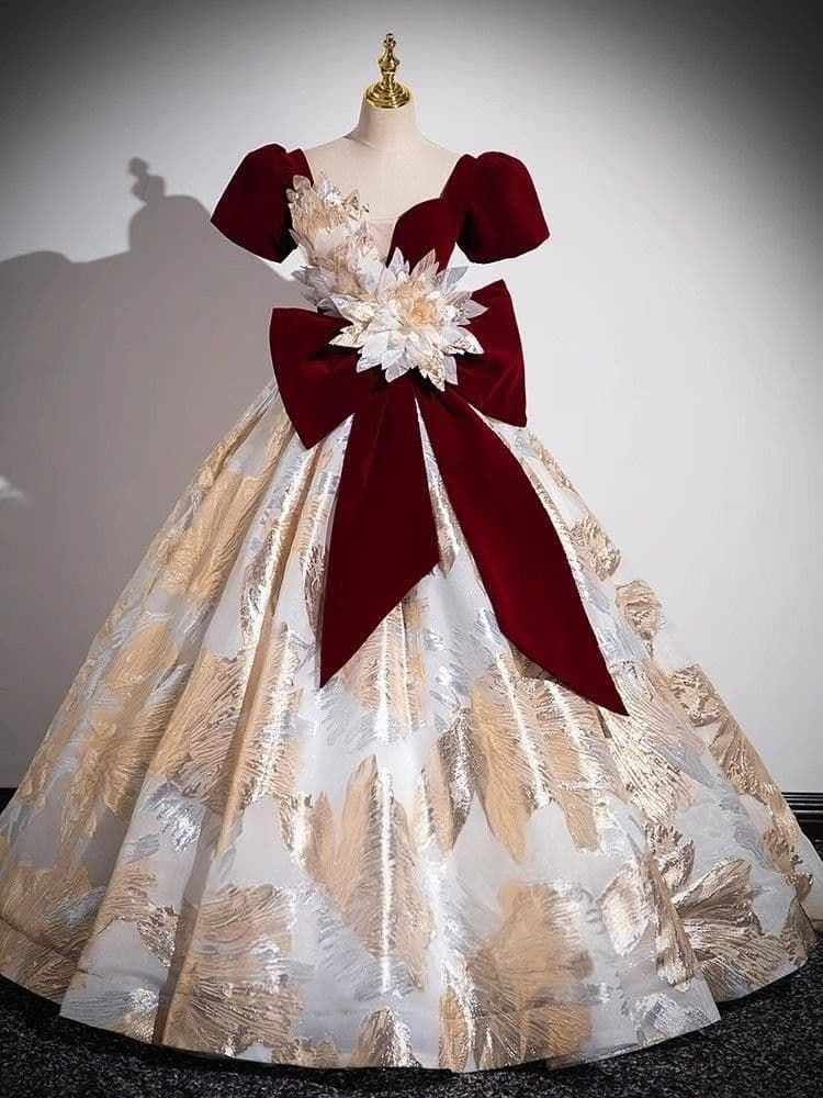 ️深紅のリボンと花飾りが豪華に映えるゴールドプリンセスドレス 大きいサイズ