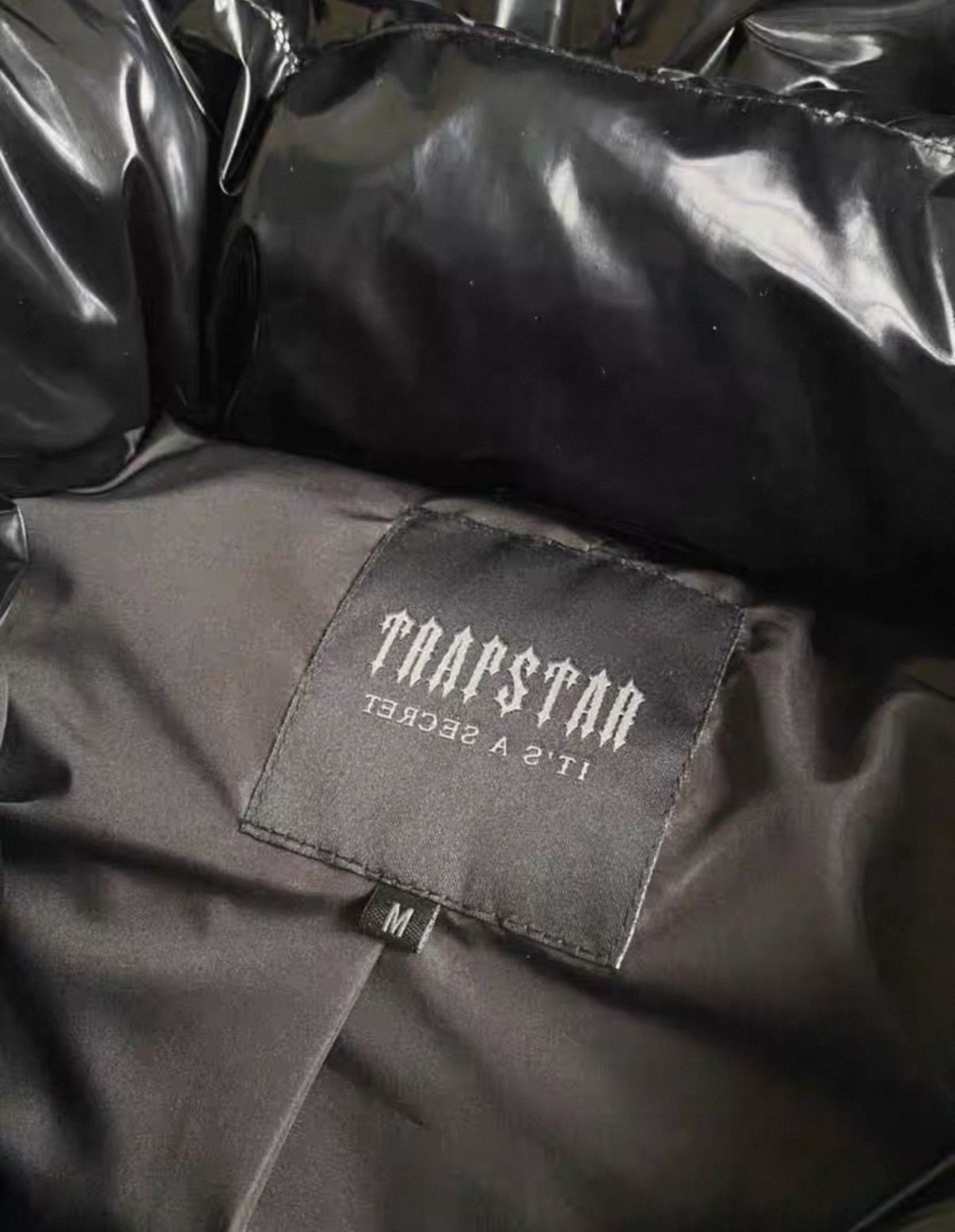 新品 TRAPSTAR 光沢 ダウンジャケット メンズ - メルカリ