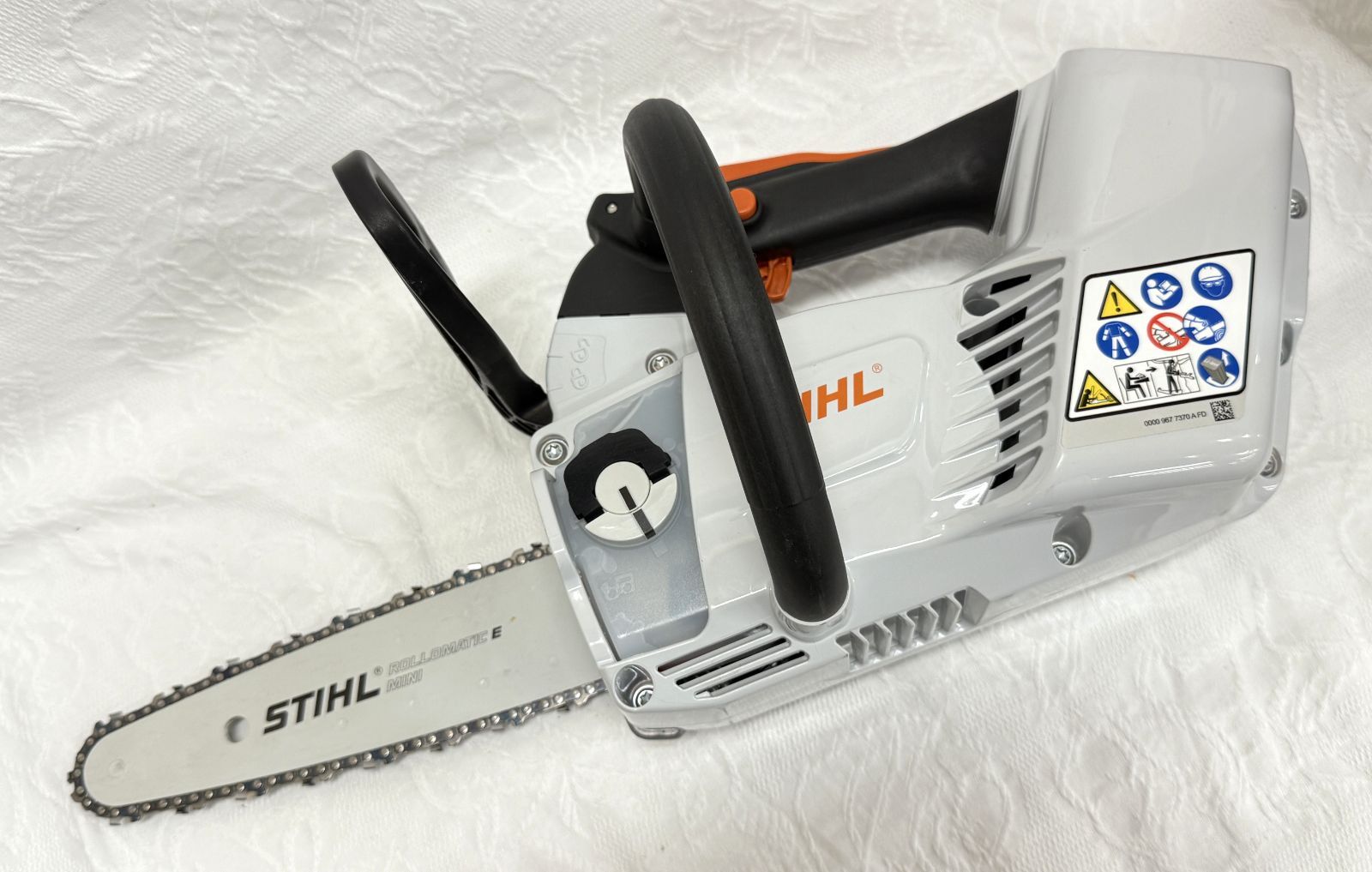 バッテリー式チェーンソー