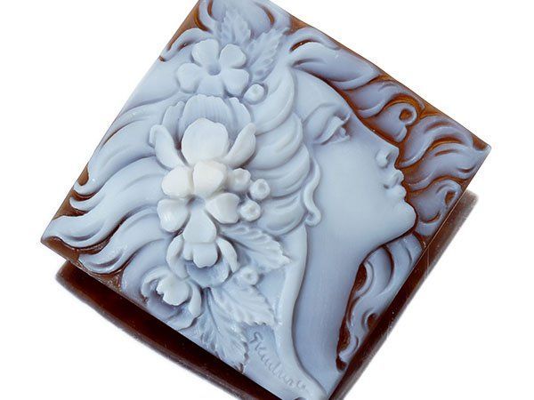 ジュエリー ジョバンニ ヴェントレスカ作 なびく髪の女性像 シェルカメオルース 40.0mｍ×39.8ｍｍ a2843il 送料無料