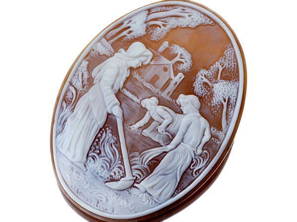 ジュエリー ディルーカ社 作家刻印有り 農作業の彫刻 シェルカメオルース 60.0ｍｍ×45.1ｍｍ a2845o 送料無料