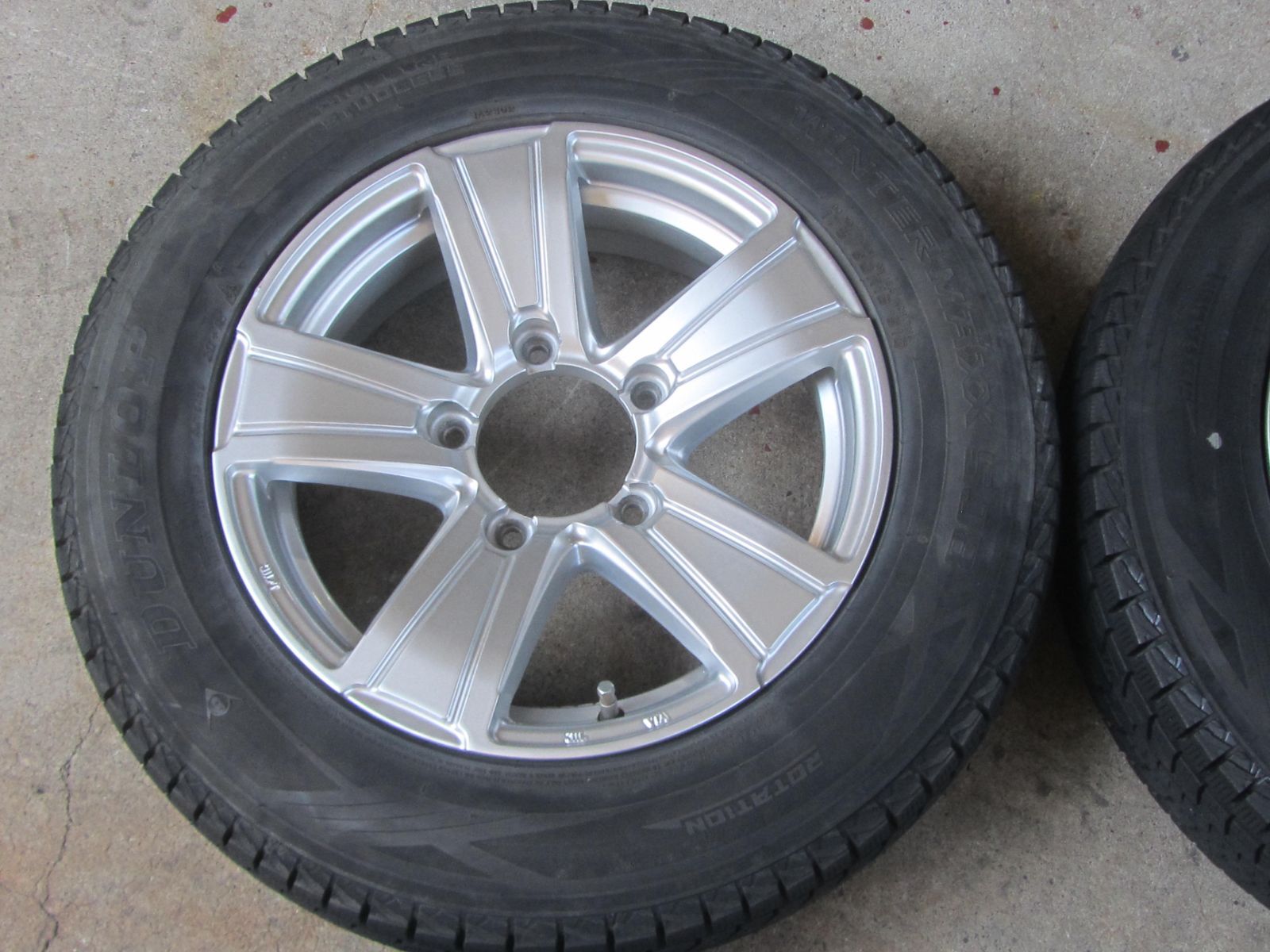 人気・バリ山】ジムニー 175/80R16 スタッドレス ダンロップ