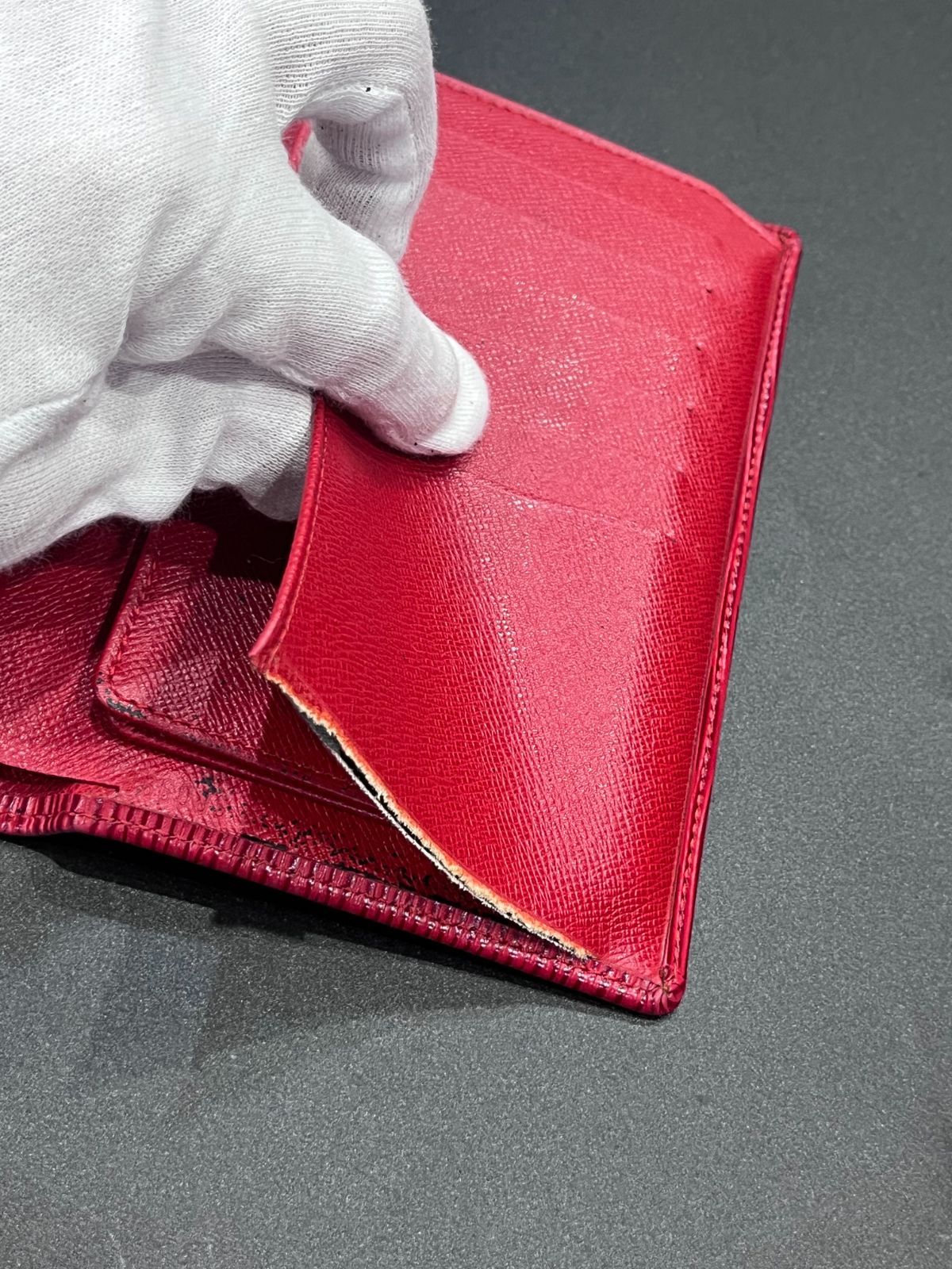 三つ折り財布 B25092378