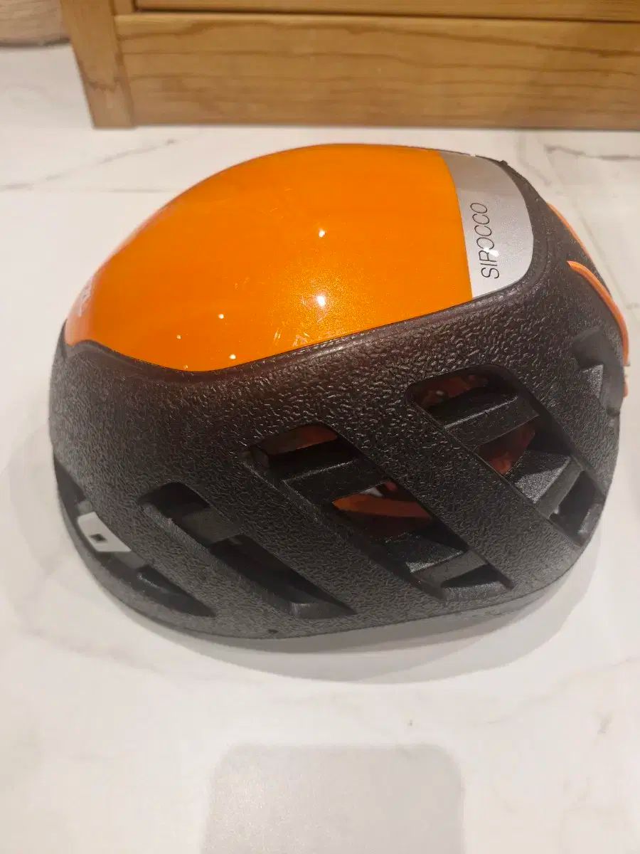 ペツル シロコ 登山ヘルメット オレンジ色