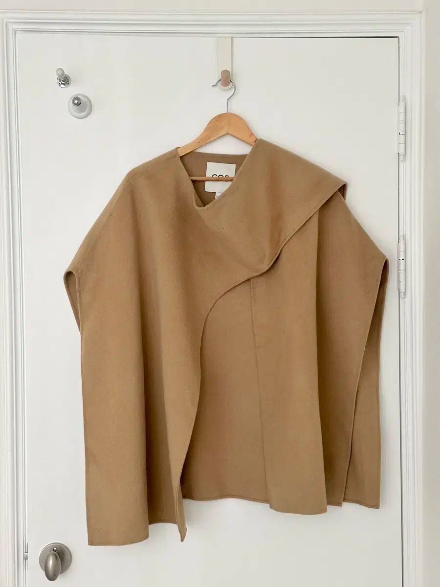 COS コス ウールブレンド ケープ キャメル カラー