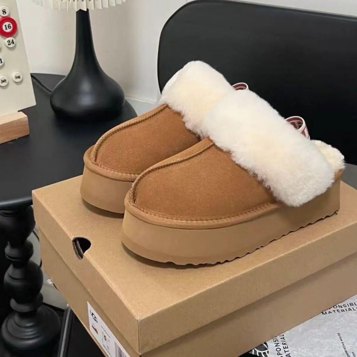 UGG アグ WOMENS FUNKETTE スカフェット CHESTNUT BLACK ウィメンズサンダル スリッパ シューズ ファー ボア 冬用 防寒 人気 かわいい レディース 1113474