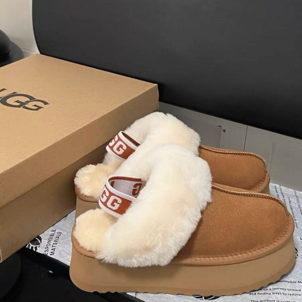 UGG アグ WOMENS スカフェット BLACK ウィメンズサンダル スリッパ シューズ ファー ボア 冬用 防寒 かわいい レディース 1113474