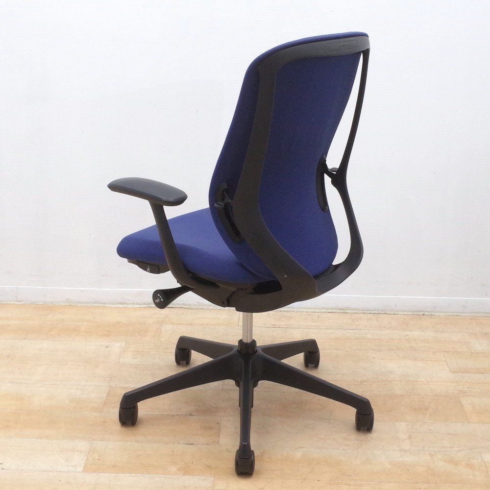 肘付オフィスチェア