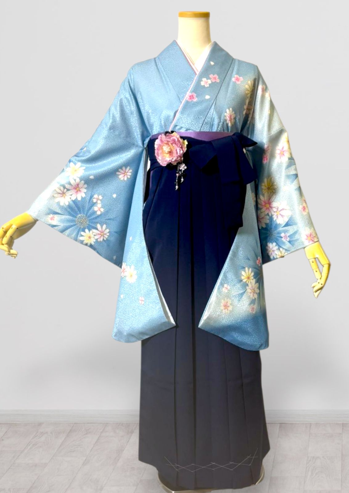 爽やか清楚 着物 袴 帯 3点セット 卒業式 袴 二尺袖着物 3点セット 水色 小花柄 濃紺袴 地紋 95-38