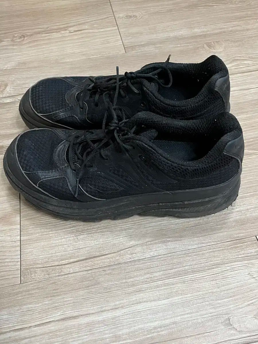 HOKA x エンジニアガーメント コラボ スニーカー