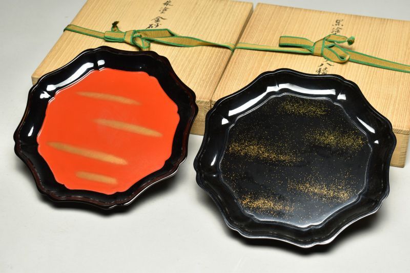 蔵A5664 金砂子八稜盆 黒塗朱塗 二枚