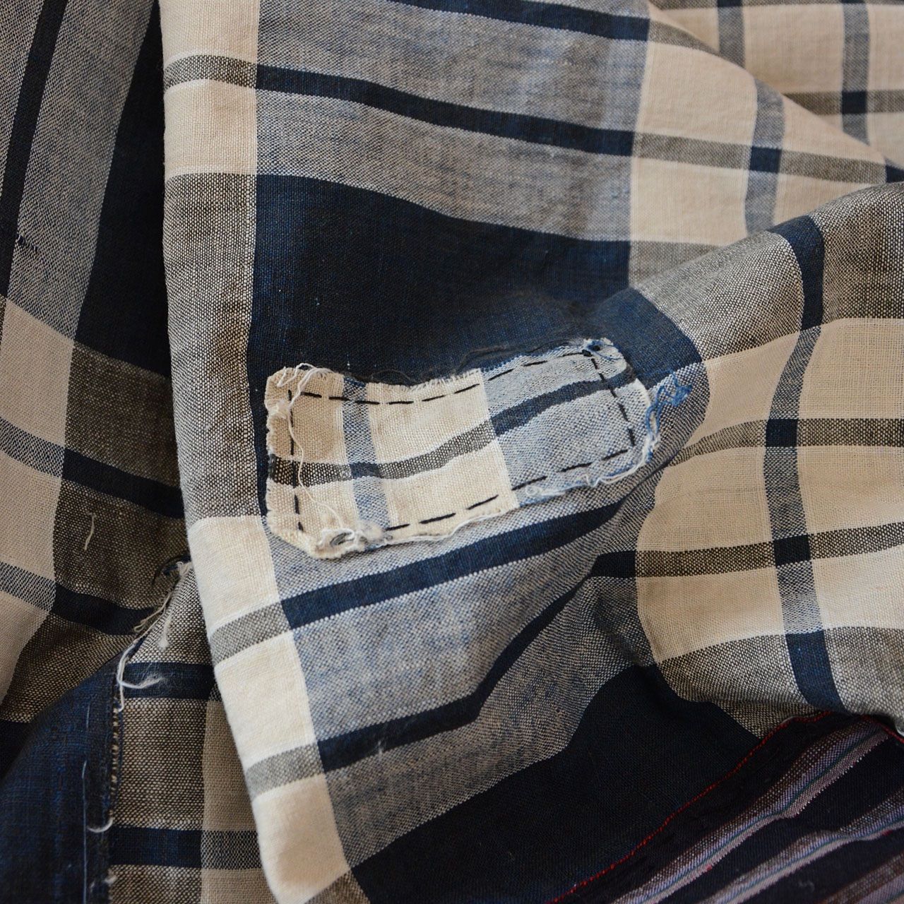 布団皮 木綿 藍染格子×縞模様 古布 リメイク素材 襤褸 ジャパンヴィンテージ 昭和初期 | Vintage Japanese Futon Cover Fabric — Indigo Plaid × Striped Cotton Boro Textile NEXPOTALLINN_EU