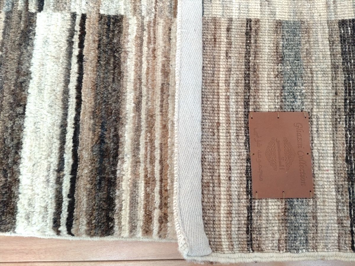 夏は涼しく冬は暖かい天然ラグ