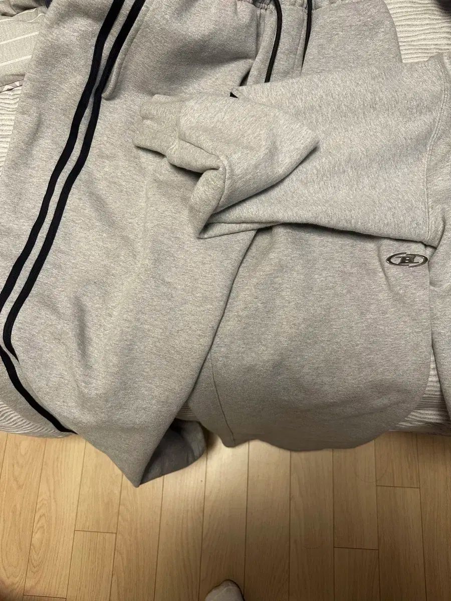 BORN TO WIN フードジップアップ セット