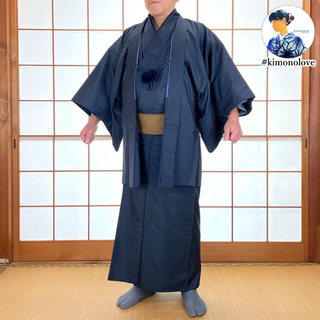 メンズ大島紬着物 羽織 羽織紐 長襦袢4点セット 袷 正絹 亀甲柄 濃紺 身長172cm前後の 男着物 kimonolove リユース品 オゾン消臭サービス A-1531