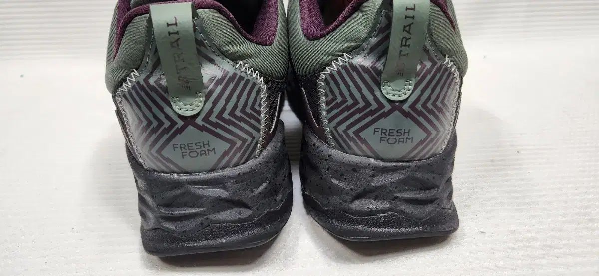 トレッキングシューズ