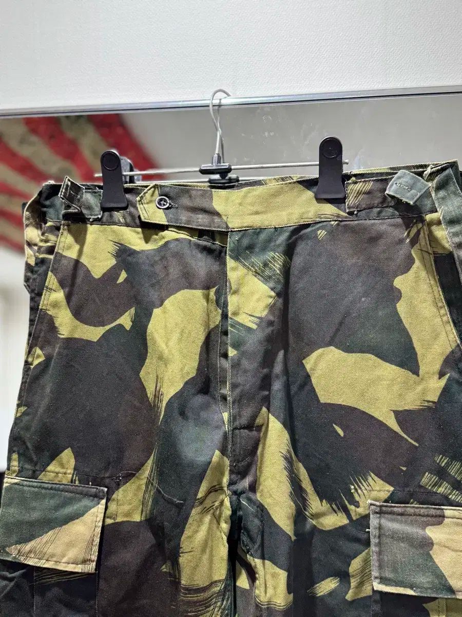 超 マレーシア軍 M 70 ブラッシュ カモ パンツ