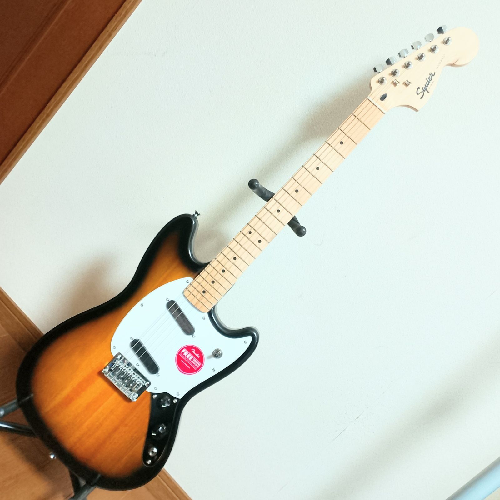 極美品　Squier by Fender　Mustang　エレキギター 極美品 Squier by Fender Mustang エレキギター - メルカリ