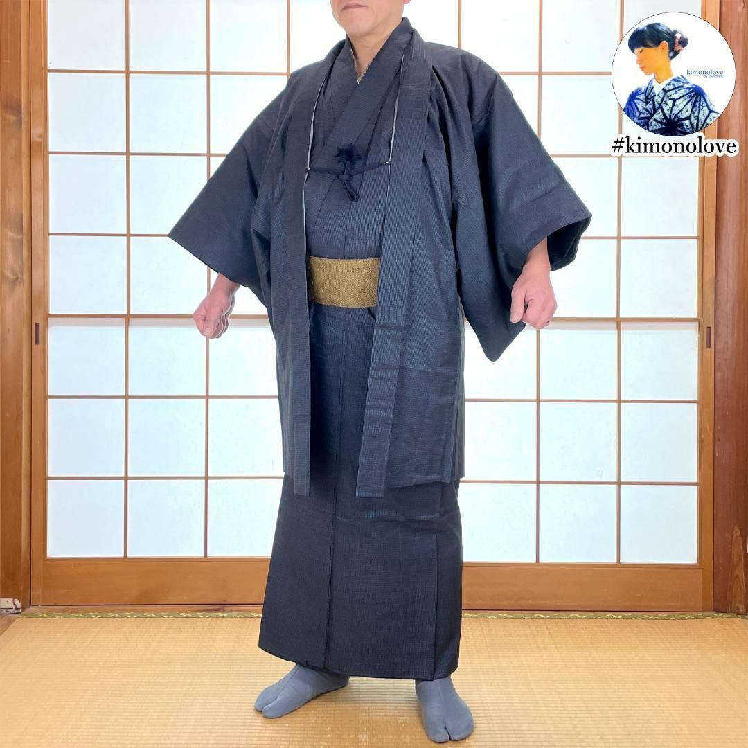 メンズ紬着物 羽織 羽織紐3点セット 袷 正絹 亀甲柄 濃紺 身長172cm前後 男着物 kimonolove リユース品 オゾン消臭サービス A-1533