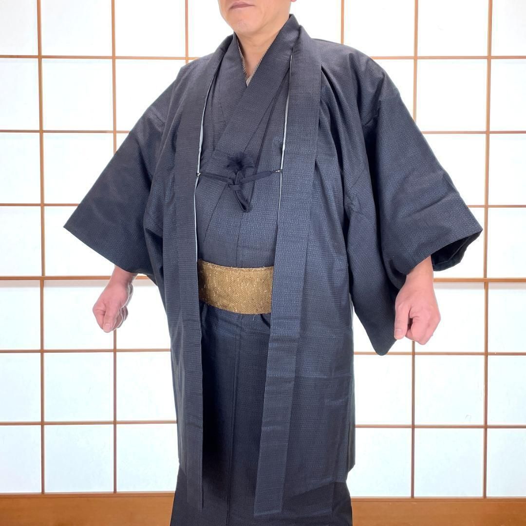メンズ紬着物 羽織 羽織紐3点セット 袷 正絹 亀甲柄 濃紺 身長172 cm前後 男着物 kimonolove リユース品 オゾン消臭サービス A 1533