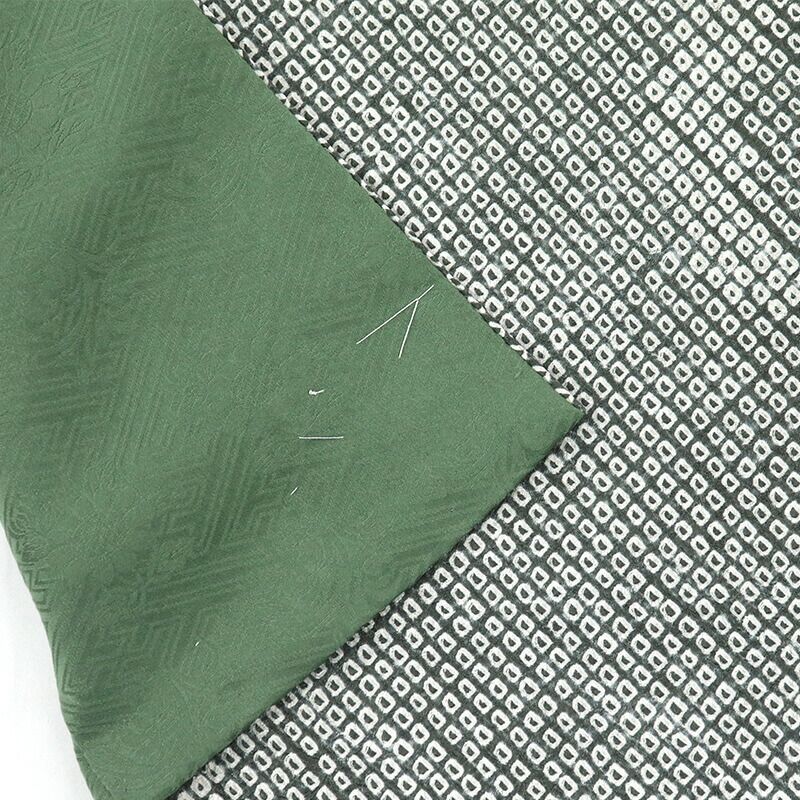 男着物 袷 メンズ正絹 灰緑 絞り 身丈140 cm 裄丈71 カジュアル 普段着 Mサイズ相当