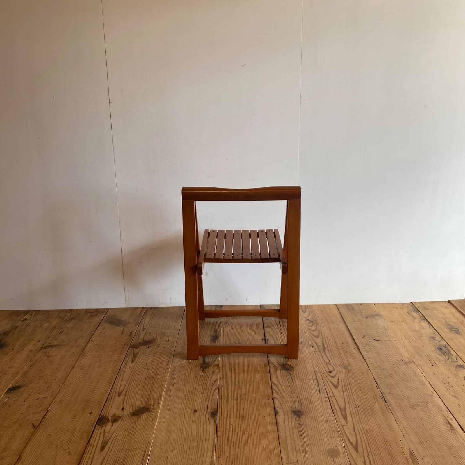 ルーマニア製 フォールディングチェア