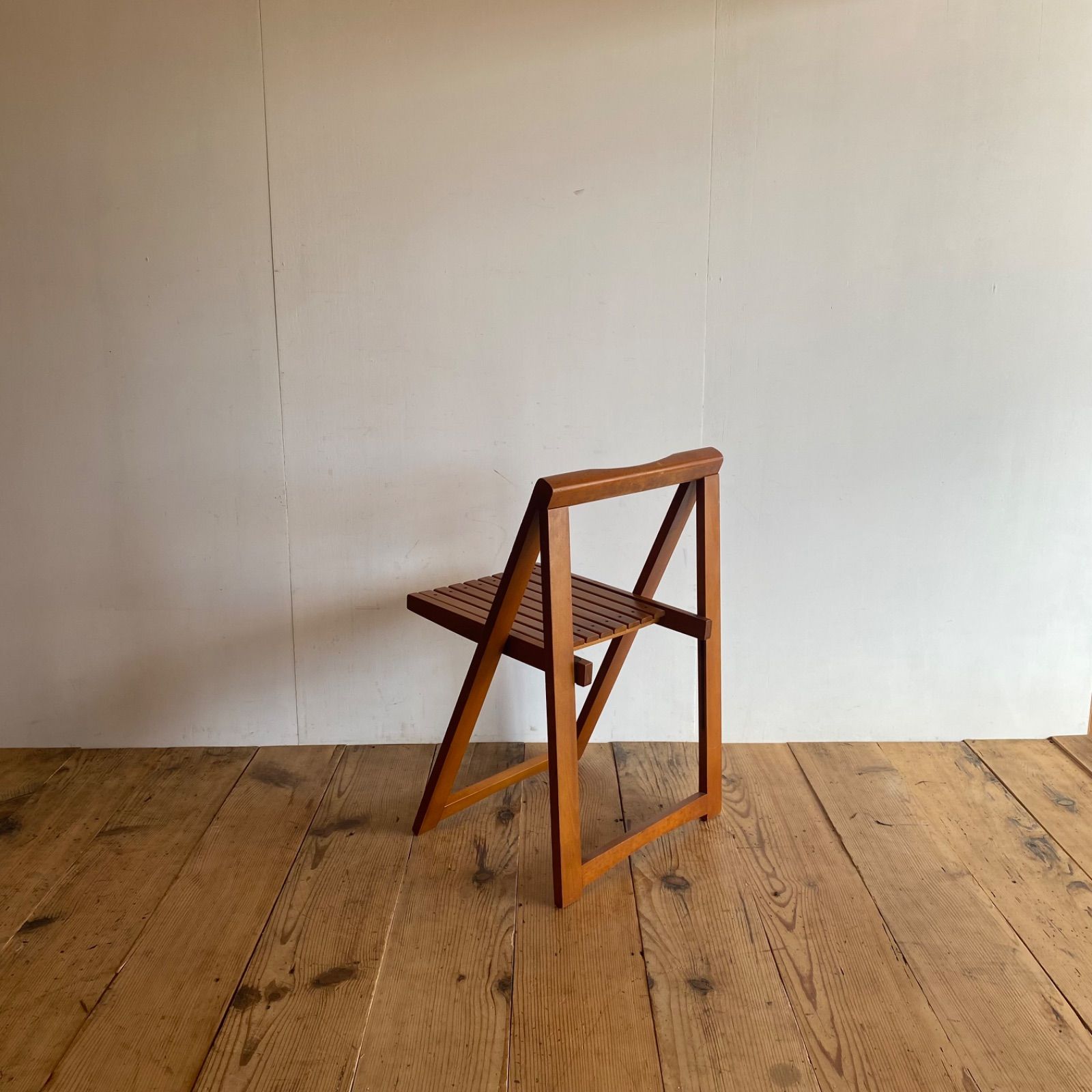 フォールディングチェア