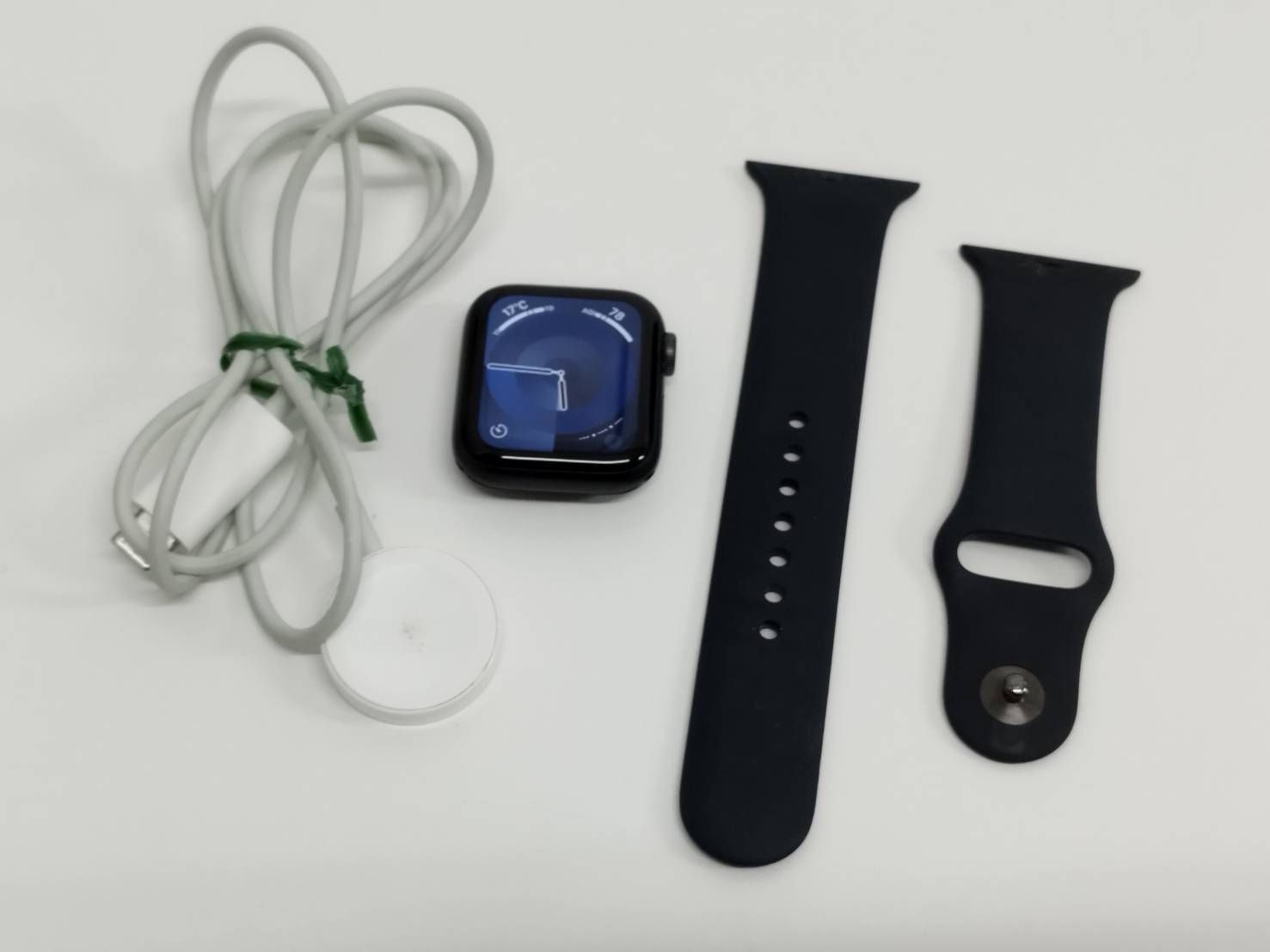 Apple Watch SE 第1世代 GPS 40mm A2351 スペースグレー MKQ13J A 2