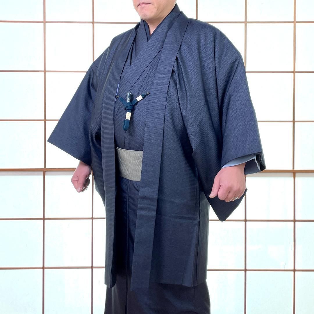 メンズ大島紬 着物 羽織 羽織紐 長襦袢 4点セット 袷 正絹 亀甲柄 濃紺 身長172 cm前後 男着物 kimonolove リユース品 オゾン消臭サービス A 2096