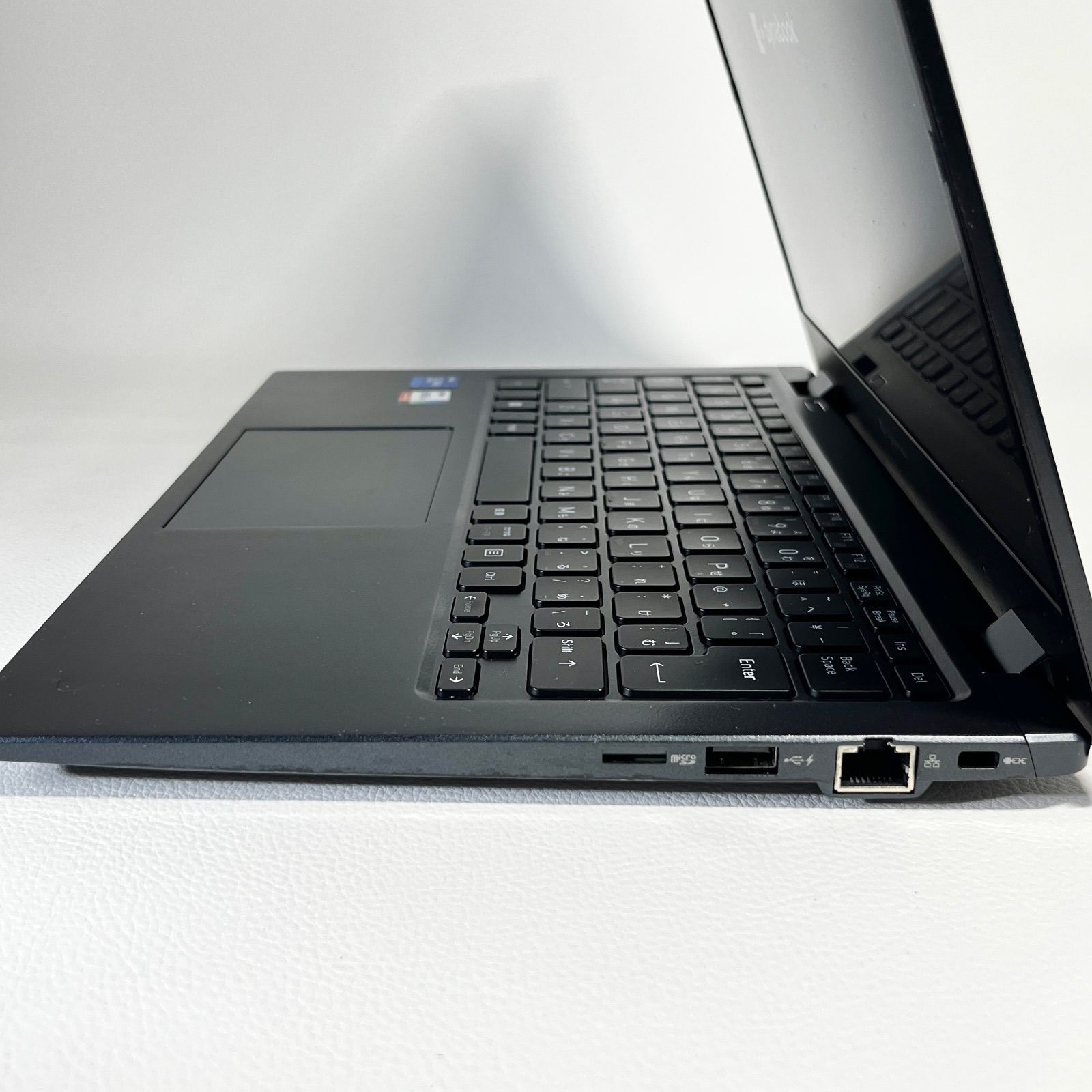 軽量モバイル 薄型 B5ノートPC【第11世代 i7-1185G7 & 16GB / 512G