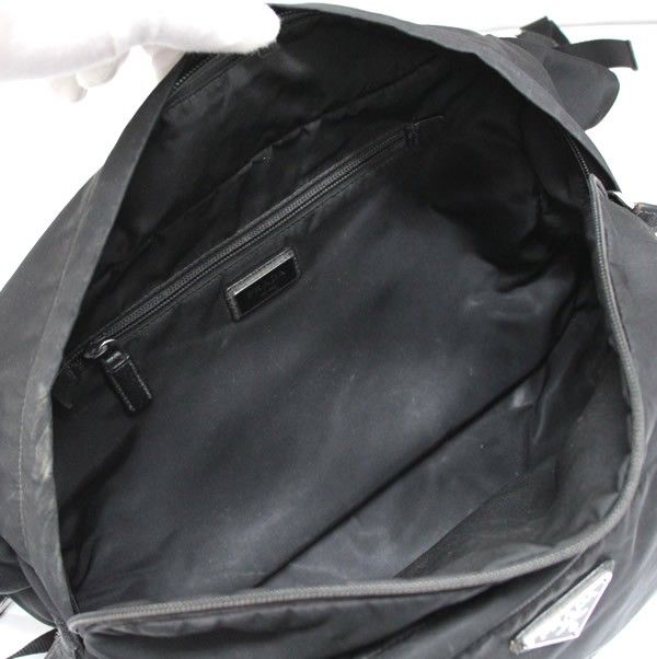 プラダ PRADA 三角ロゴ ボディバッグ ショルダーバッグ ナイロン 黒