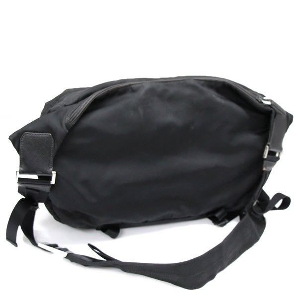 プラダ PRADA 三角ロゴ ボディバッグ ショルダーバッグ ナイロン 黒