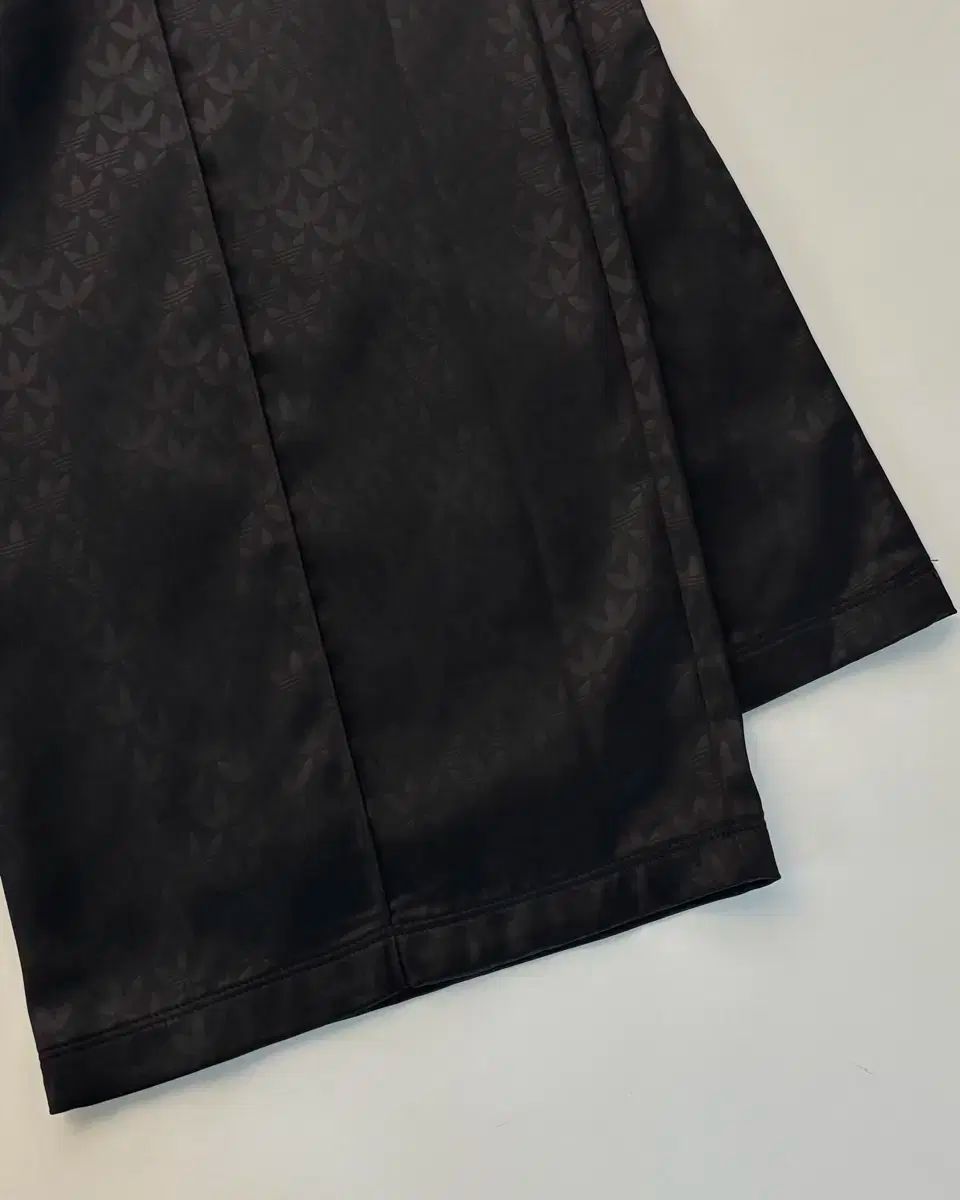 アディダス モノグラム