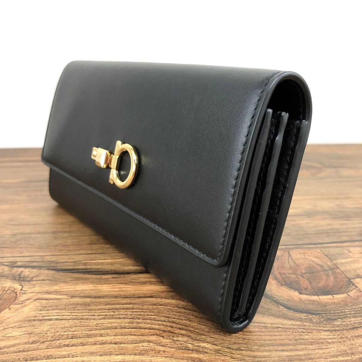 121 送料込み！ 未使用品 Salvatore Ferragamo 長財布 22-D999