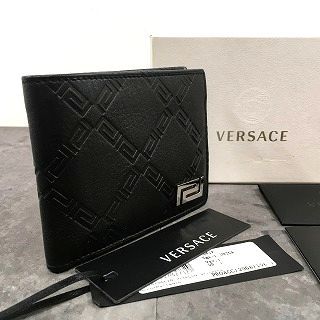 157 送料込み ♥品 VERSACE 二つ折り札入れ グレカ柄 ブラック レザー