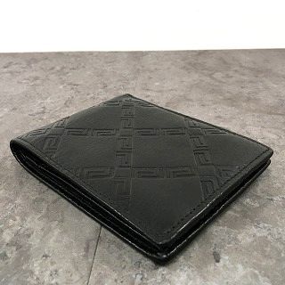 157 み ♥品 VERSACE 二つ折り札入れ グレカ柄 ブラック レザー 二つ折り財布 折り財布