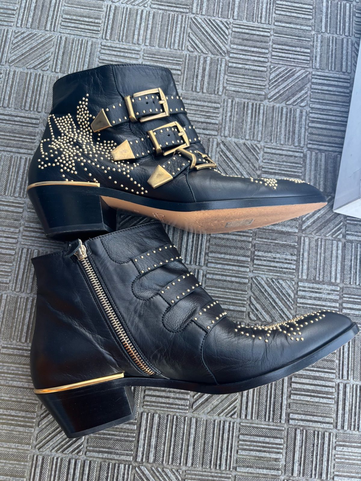 SUSANNAアンクルブーツ