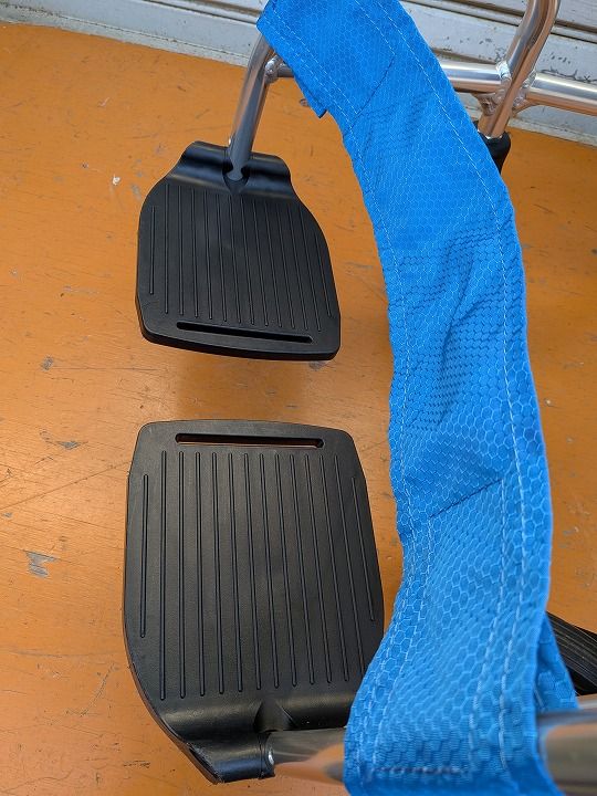 送料無料 一部地域を除く 日進医療器 介助式車椅子 KALU7α カルナナ NAH-L7α 座幅40cm KM-25-1028-01