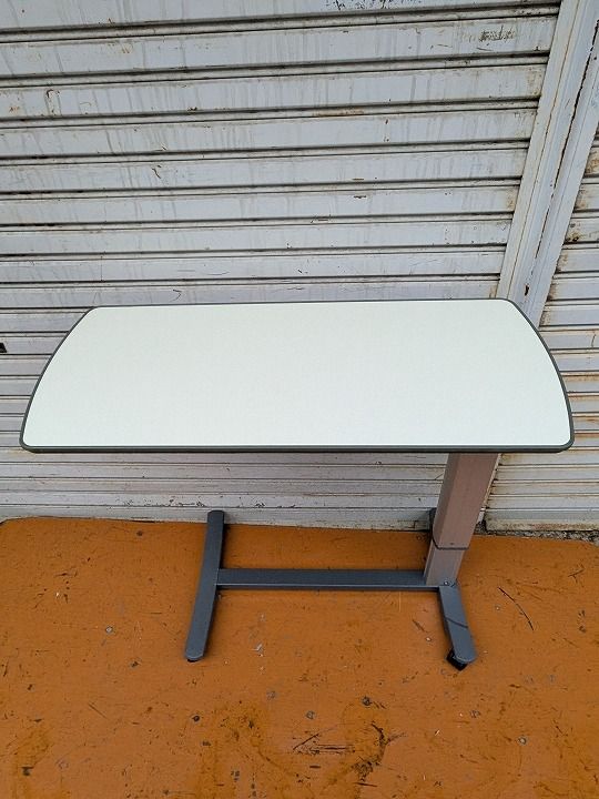 送料無料 一部地域を除く パラマウントベッド 介護用ベッドサイドテーブル F1920 KM-25-1031-08