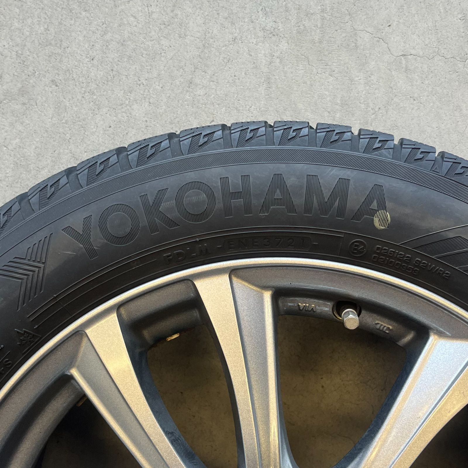 スタッドレスタイヤ アルミホイール