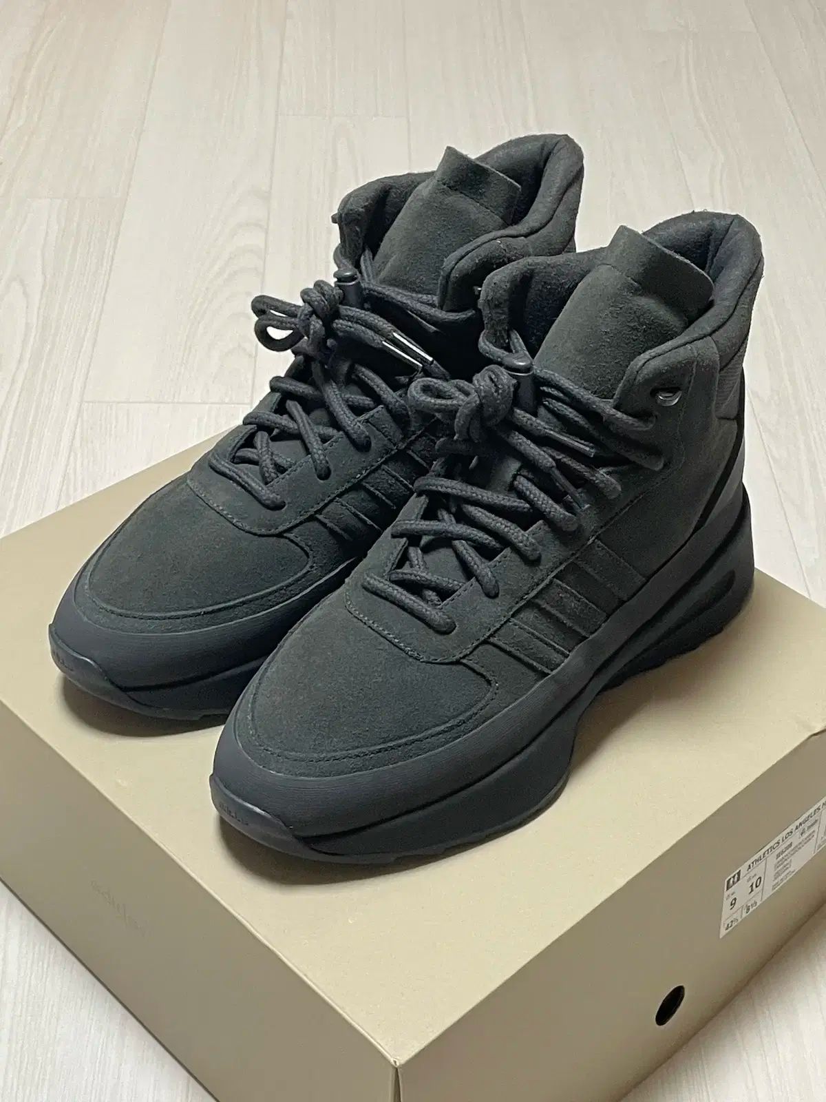 アディダス x フィアオブゴッド エスレティクス ロサンゼルス ハイカー カーボン